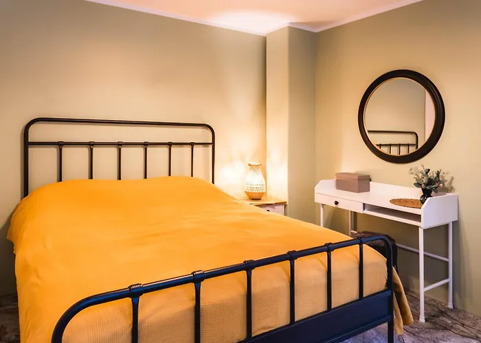 Dirhami Jacuzzi Villa *